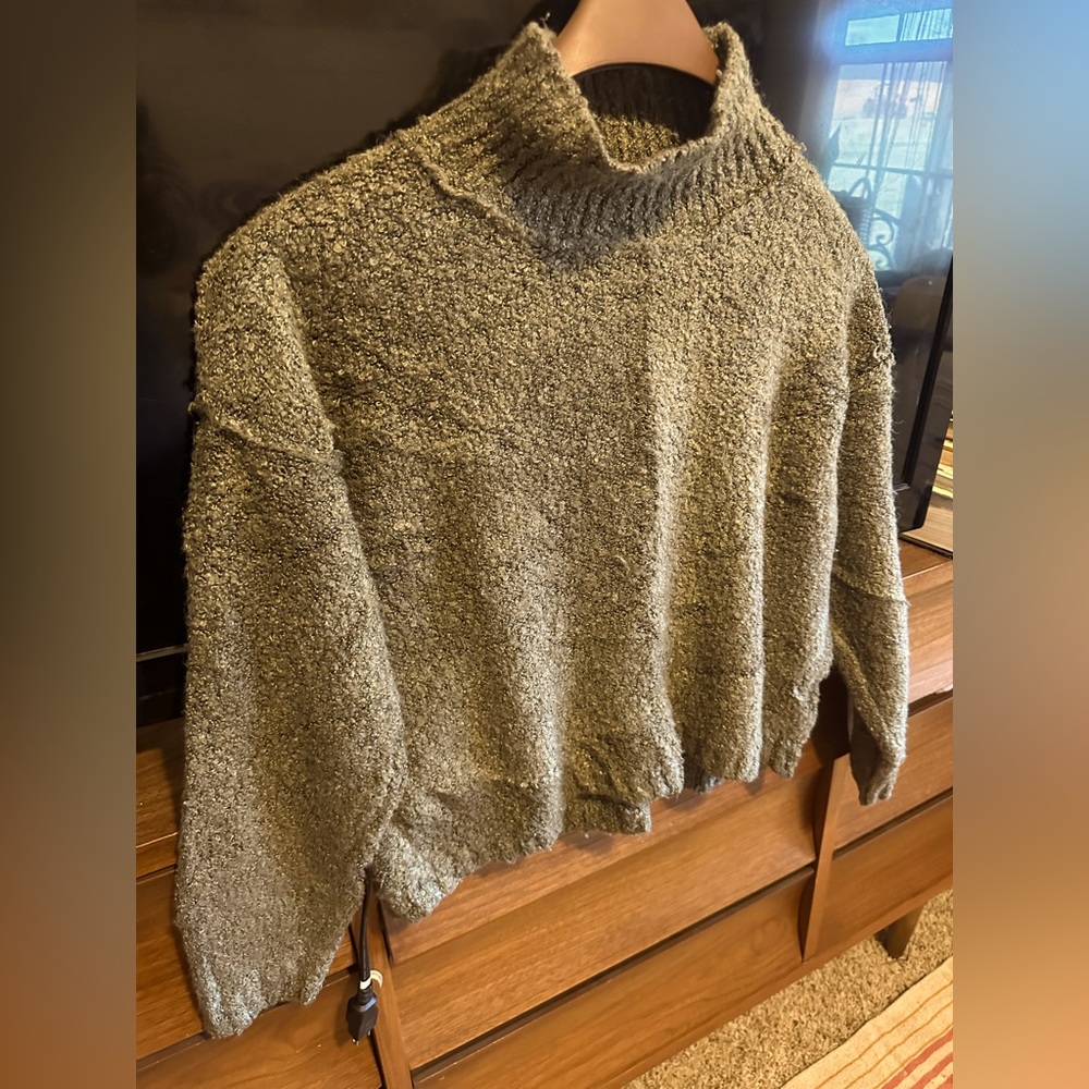 Green Pink Rose sweater, stretch, size medium